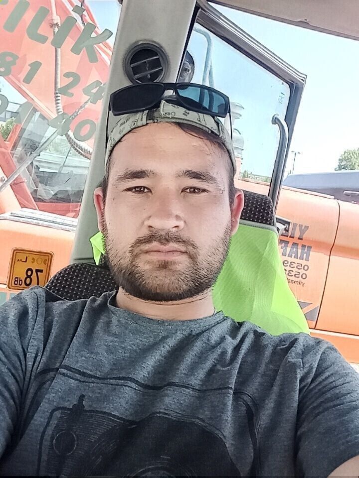  ,   Eziz, 31 ,   ,   