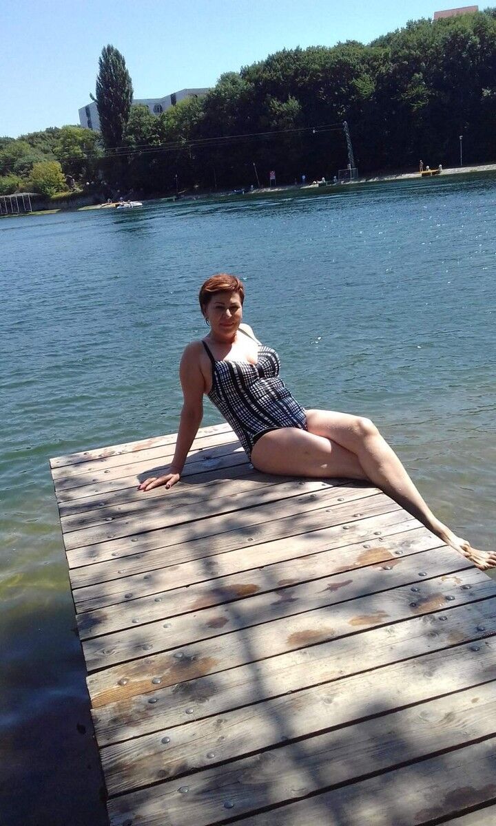  ,   Elena, 54 ,  