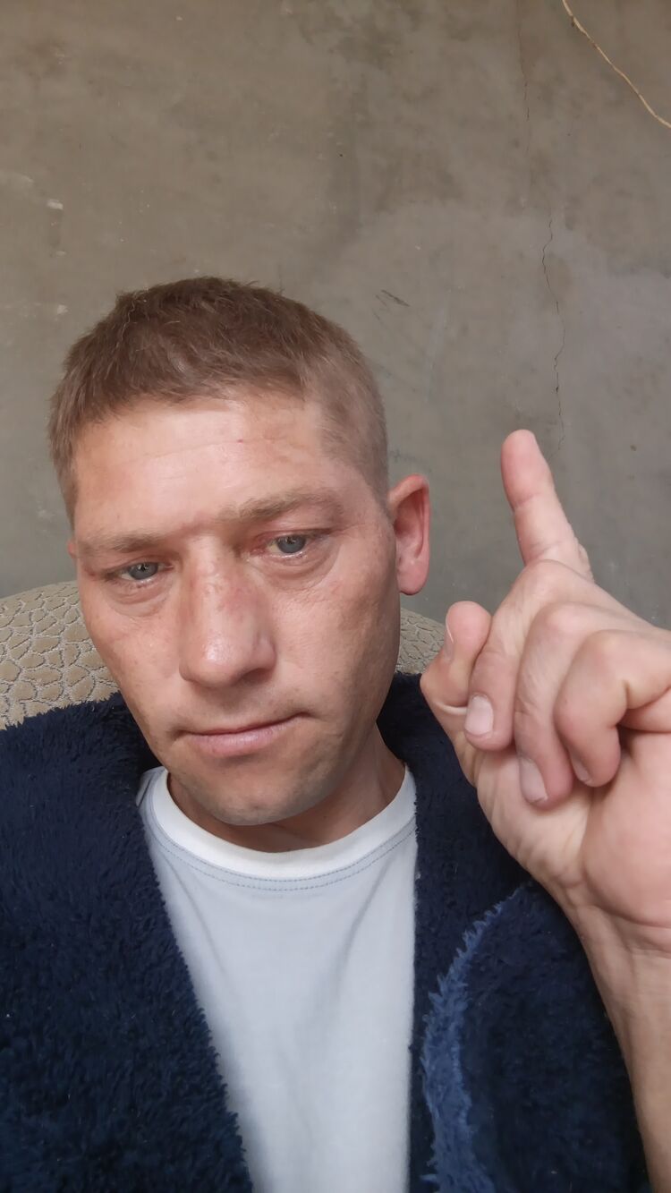  54238065  Anton, 42 ,    