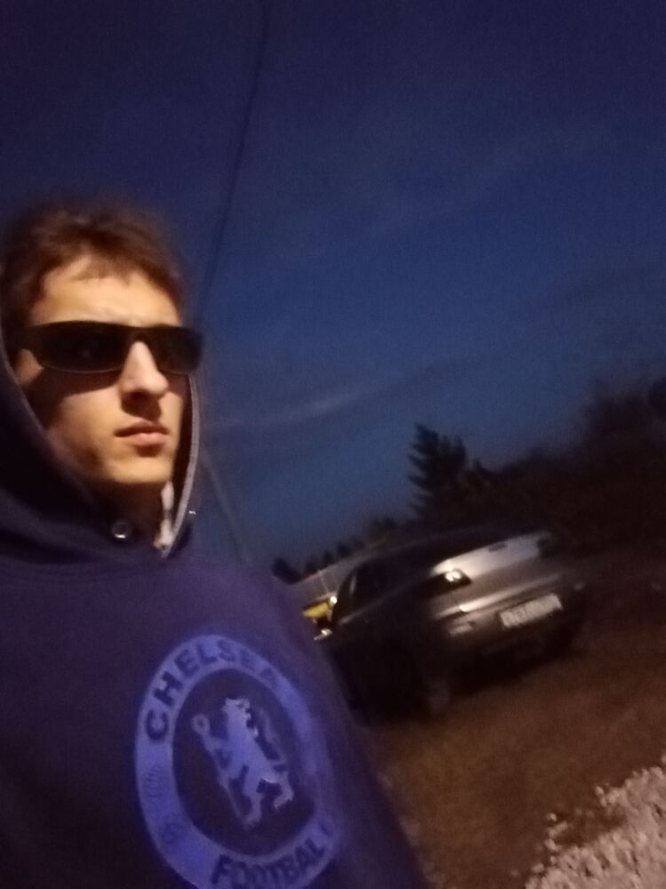  40666025  Pavel, 23 ,    