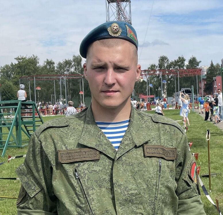  44825435  Artem, 21 ,    
