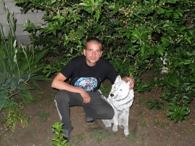  4527935  Artem, 38 ,    