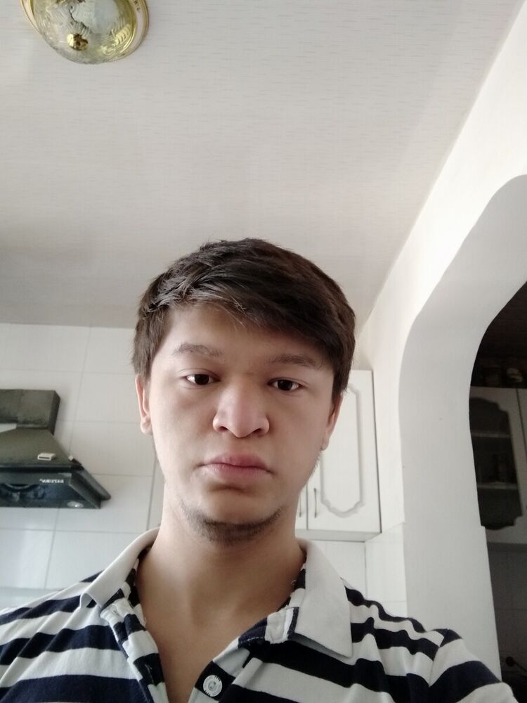  21013195  Komil, 25 ,    