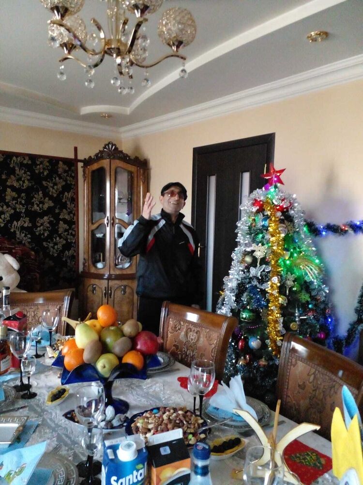  42423845  Armen, 50 ,    
