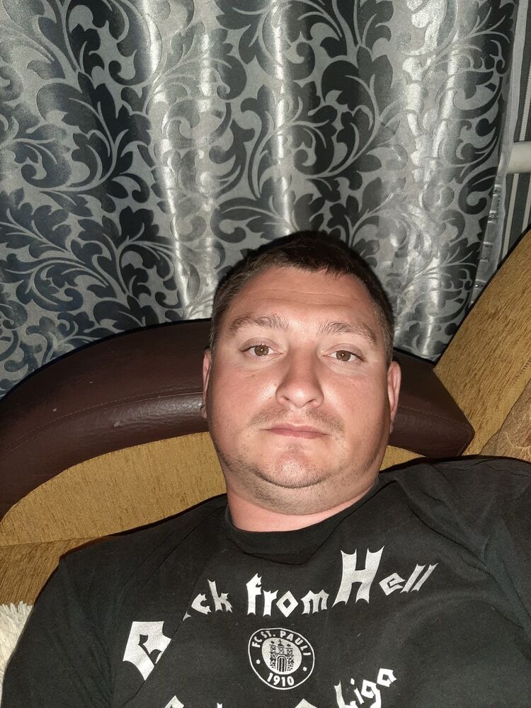  19053685  Alex, 38 ,    