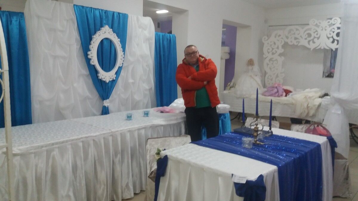  9421665  Igor, 53 ,    