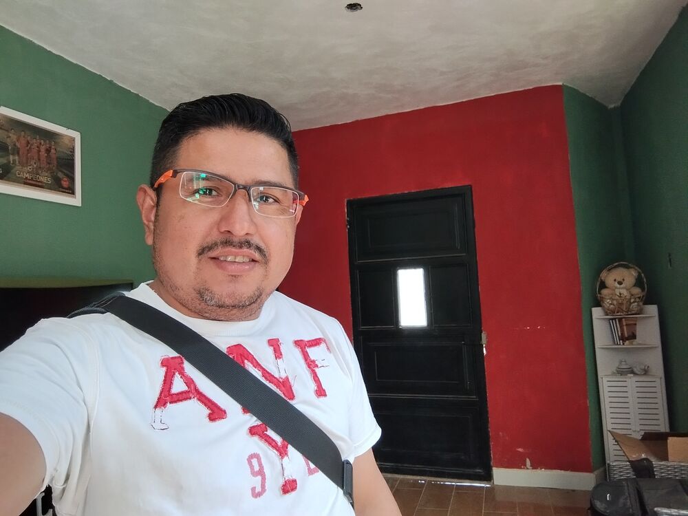  47242705  Elias C, 45 ,    Guatemala City