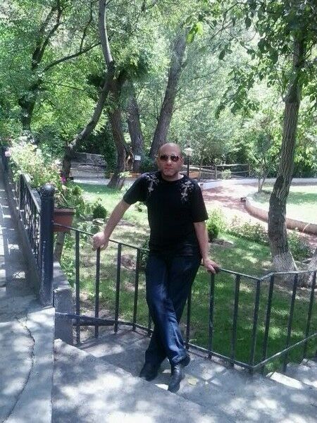  10683725  Gagik, 49 ,    