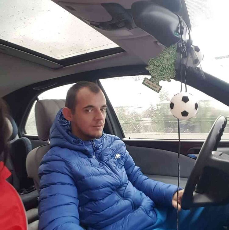  48565705  Hegjeh, 46 ,    