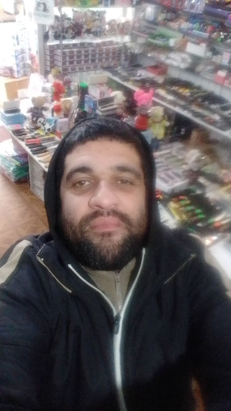  49586615  Kais, 39 ,    