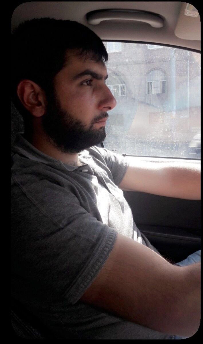  ,   Arman, 32 ,   ,   , c 