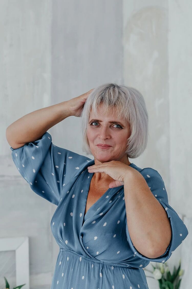  38252835  Larisa, 53 ,    