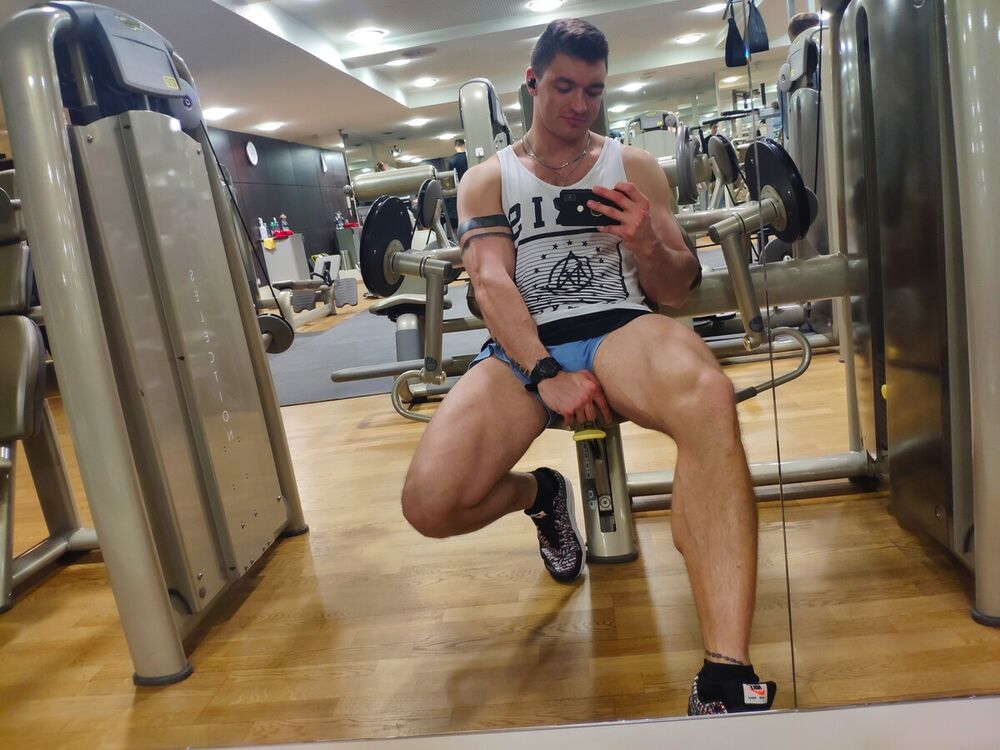  ,   Valentin, 31 ,     , c 