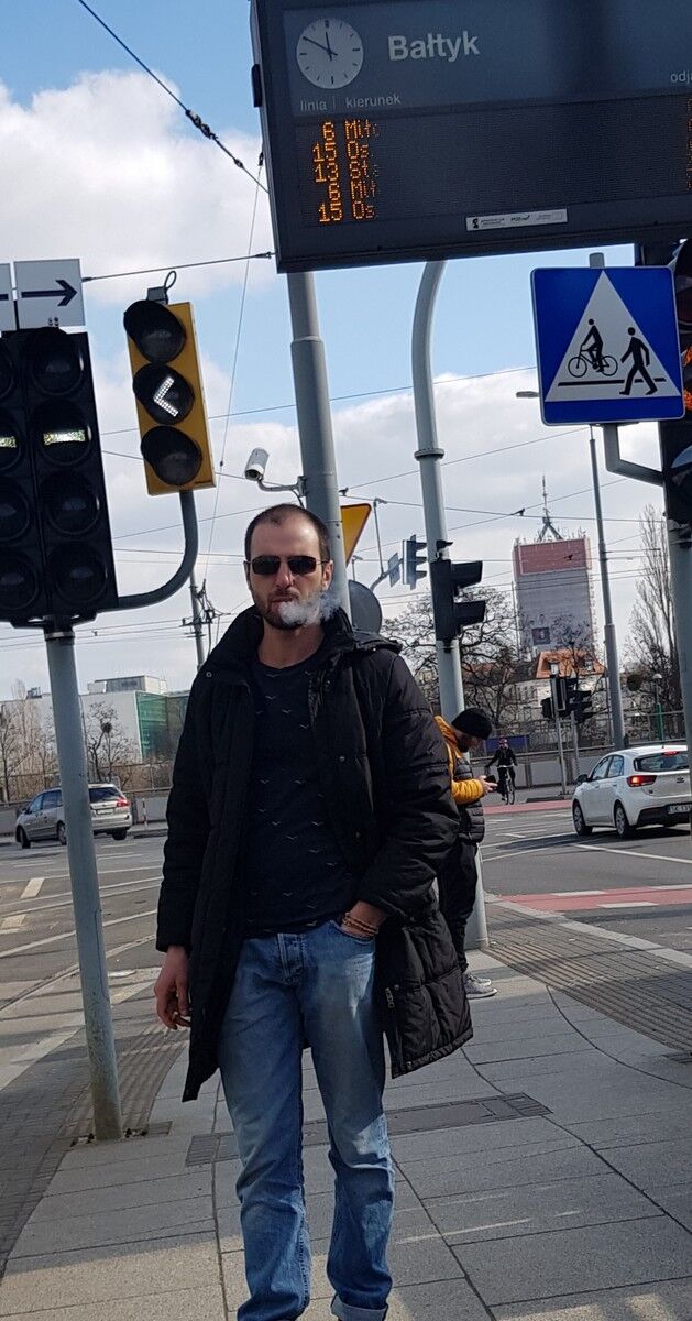  19305025  Vako, 32 ,    