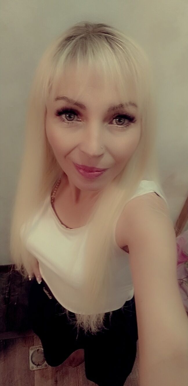  ,   Iza, 40 ,   ,   