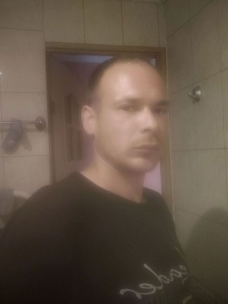  35369015  Artem, 32 ,    