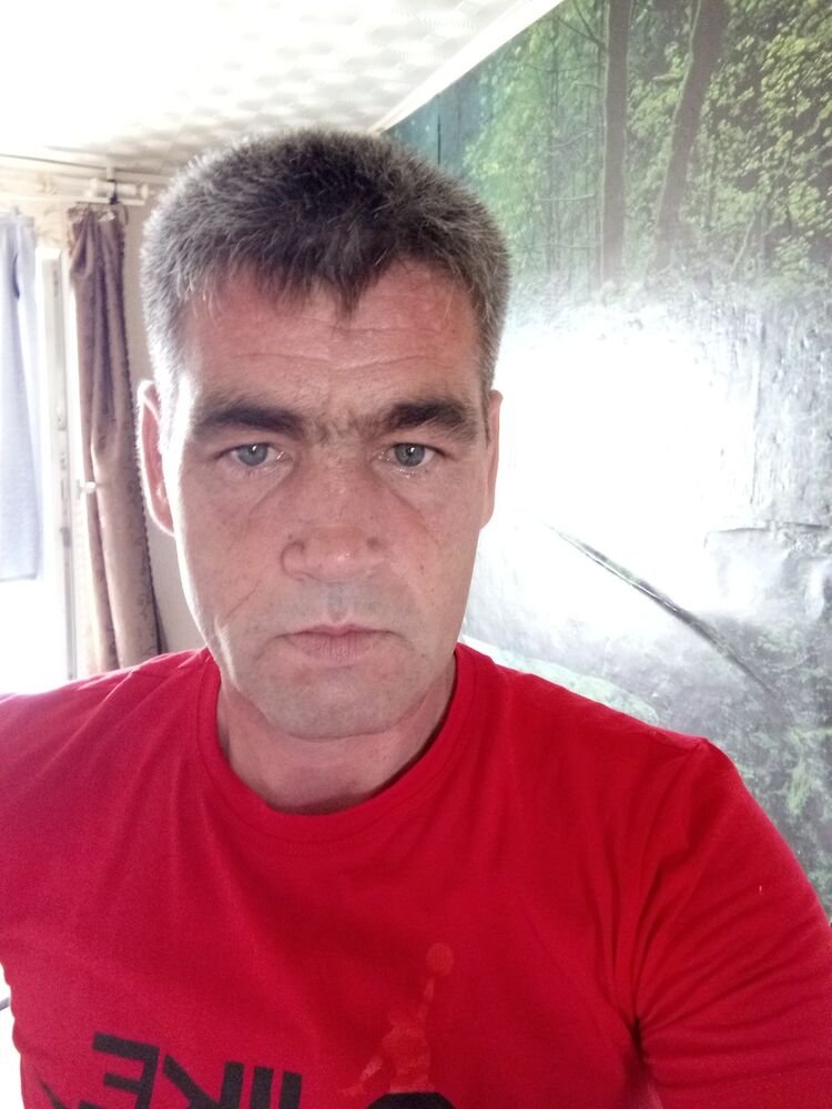  16810425  Ivan, 51 ,    