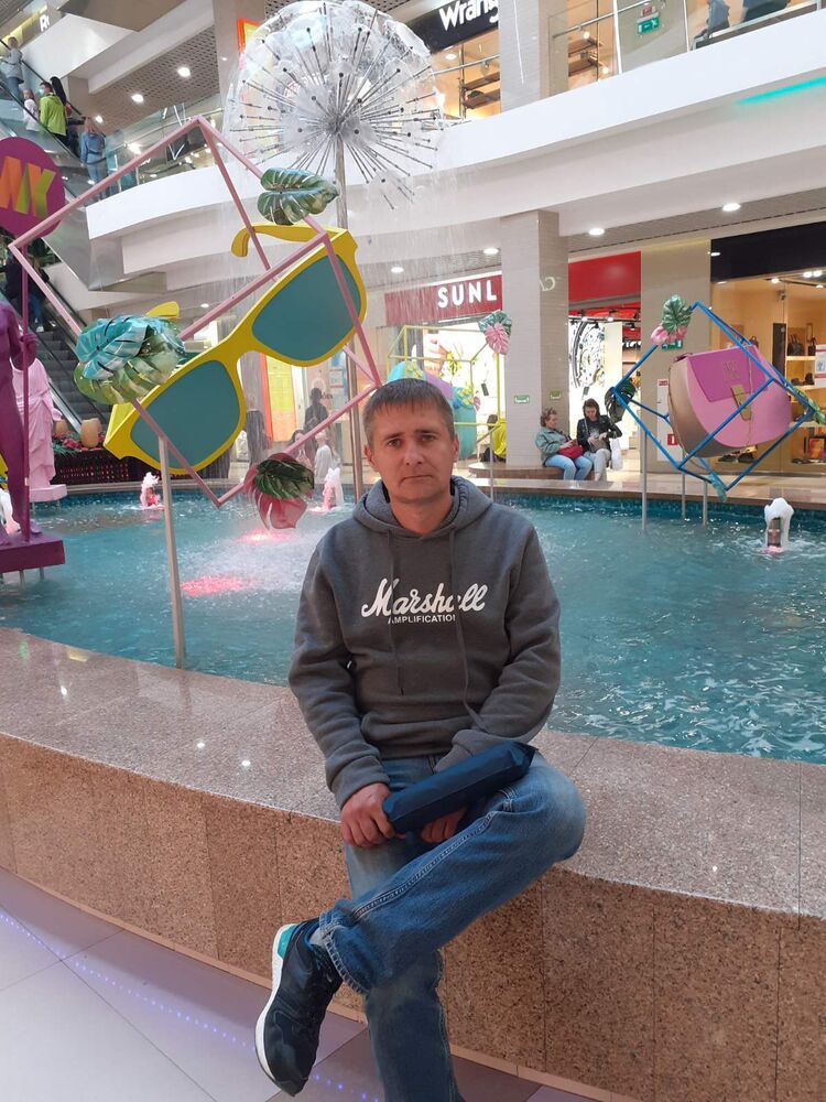  36361545  Ivan, 46 ,    