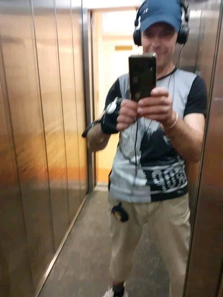  23738755  Igor, 52 ,    