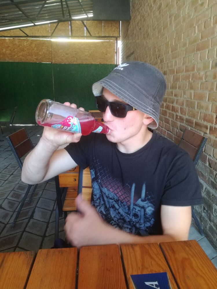  12481465  Karchik, 26 ,    