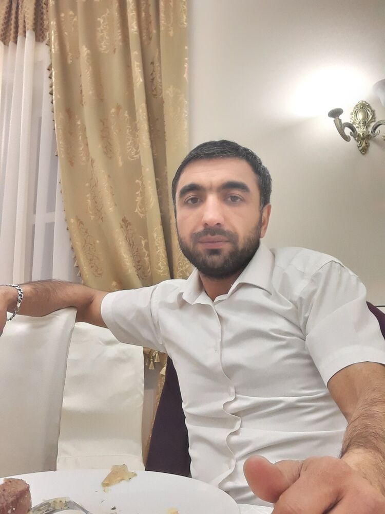  28410975  Emil, 33 ,    