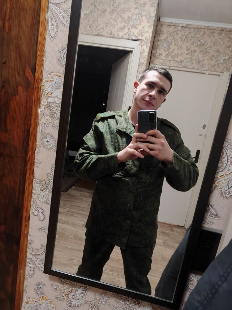 30315855  Roman, 24 ,    