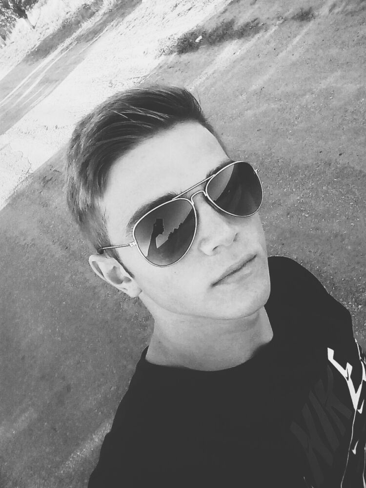  26544535  Artur, 24 ,    