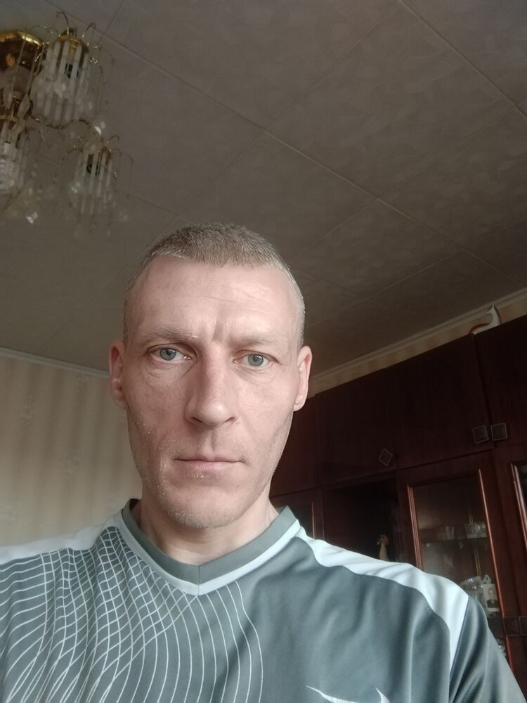  52368705  Sergei, 41 ,    