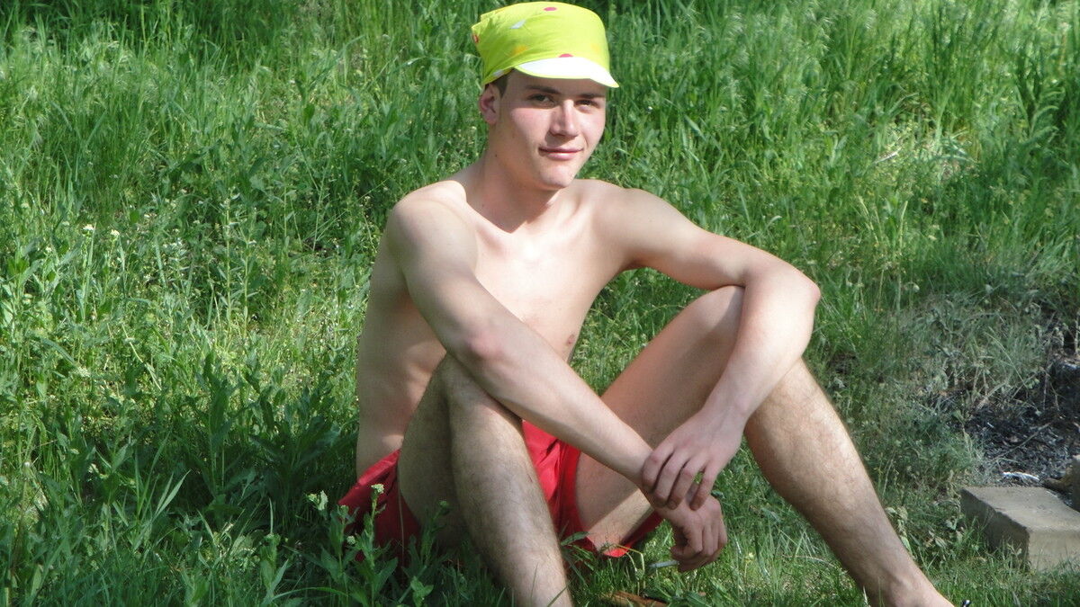  11088105  Igor, 31 ,    