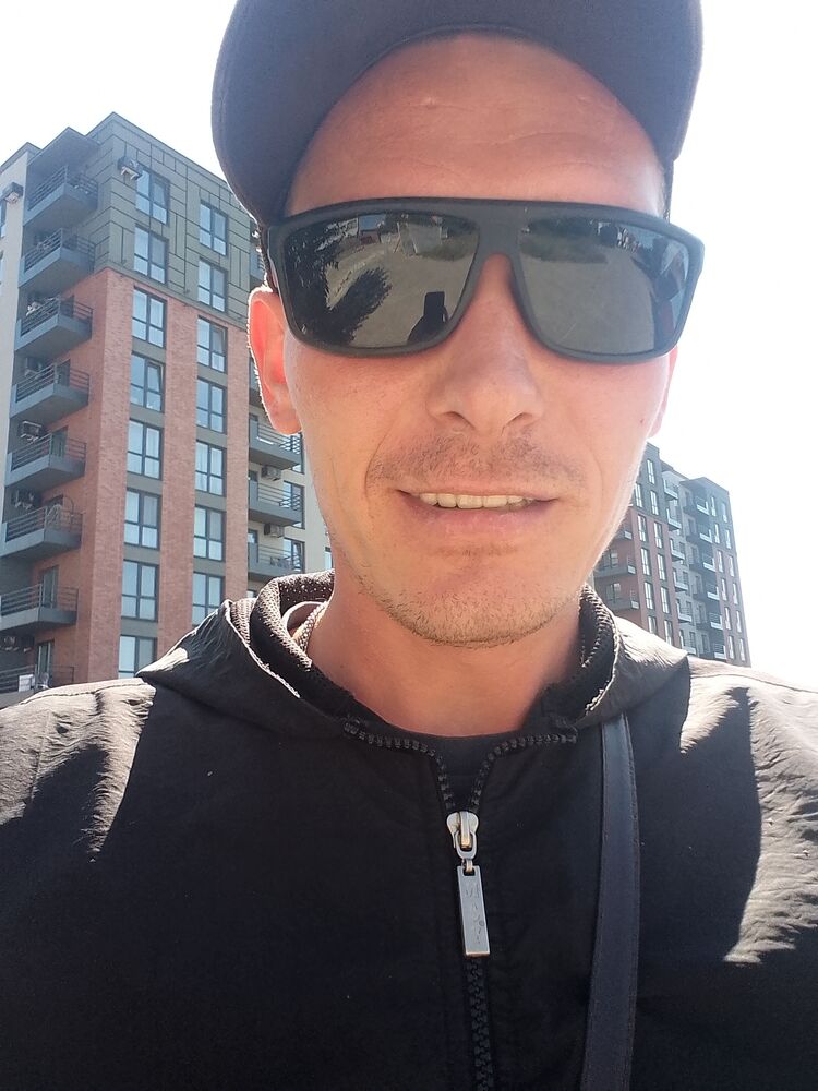  53109405  Andrii, 34 ,    