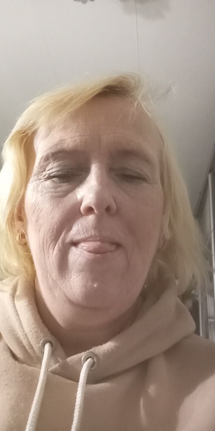 51398315  Ella, 51 ,    