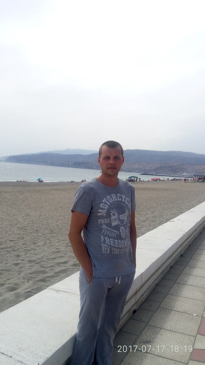  12174675  Oleg, 37 ,    