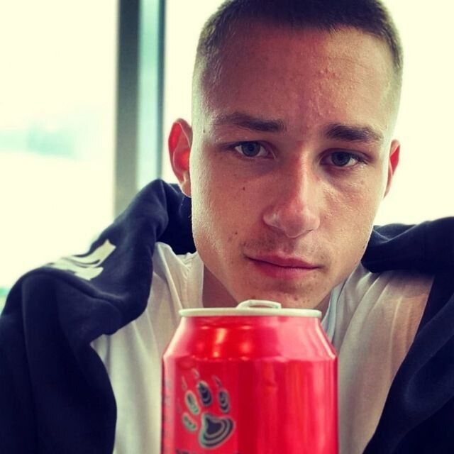  ,   Artur, 20 ,   ,   