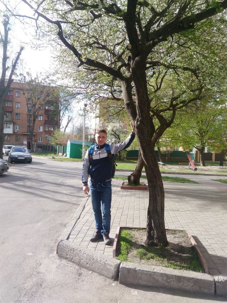  13004695  Sergei, 37 ,    