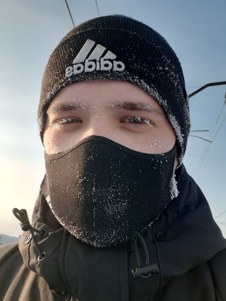  23733145  Sergui, 24 ,    