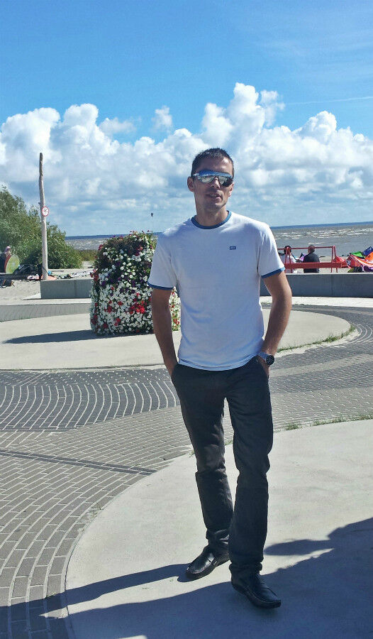  ,   Alex, 41 ,   