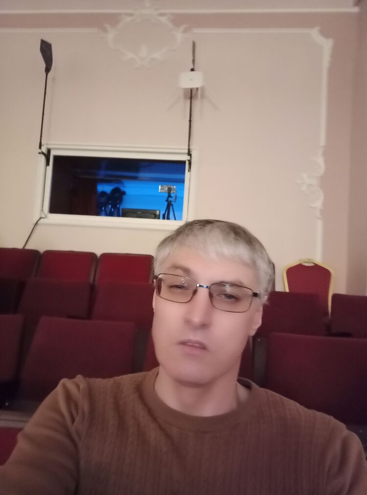  50285125  Anton, 42 ,     