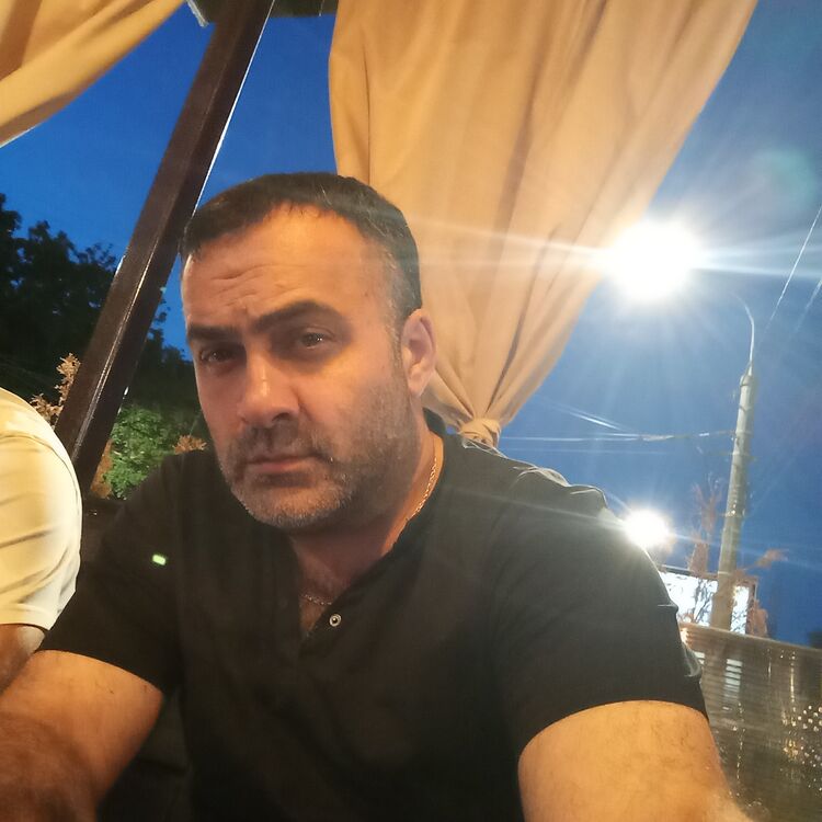  44648045  Farid, 42 ,    