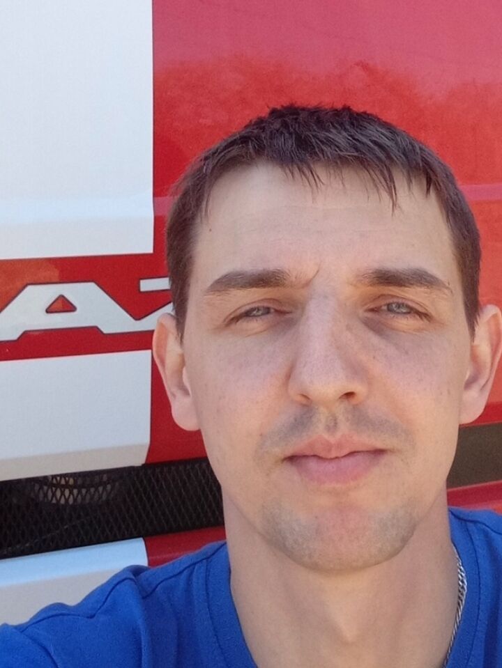  41698725  Dima, 47 ,    