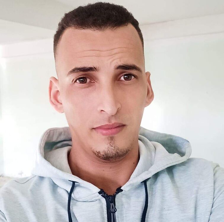  42147355  Houssem, 32 ,    Algiers