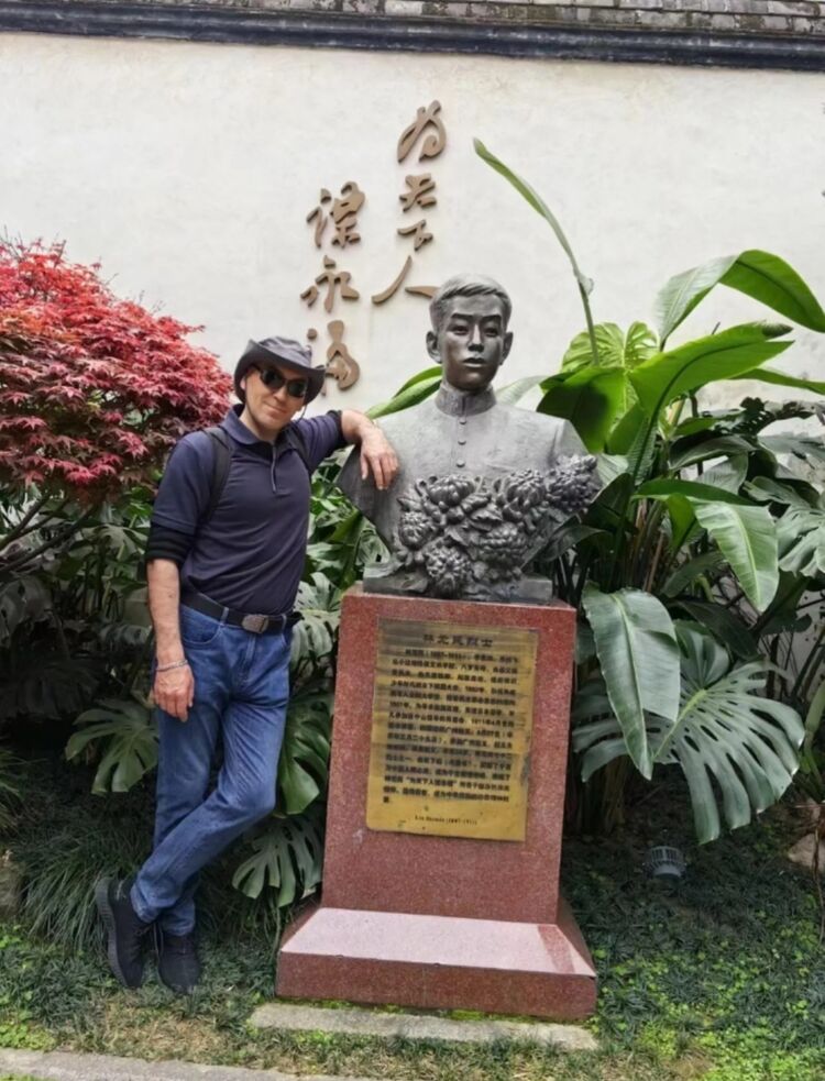  43718645  ALEX, 38 ,    