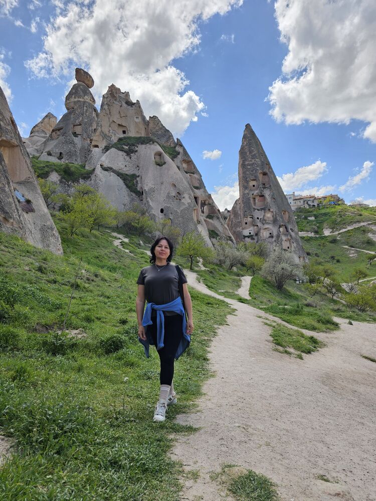  ,   Yuliya, 48 ,   c 