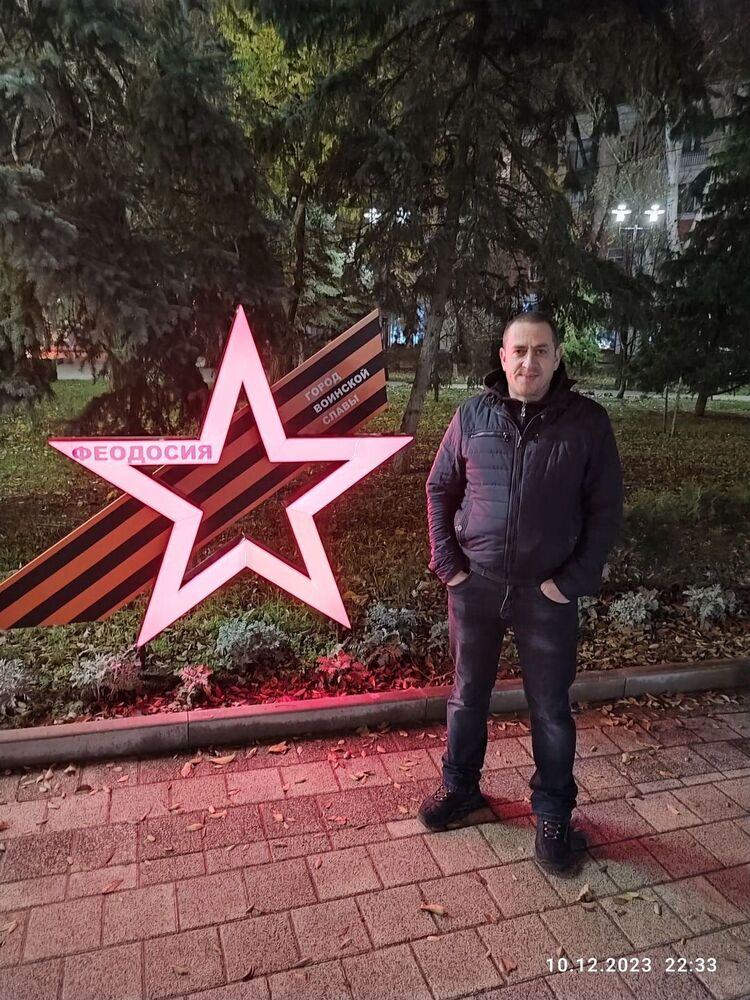  ,   Konstantin, 43 ,   ,   