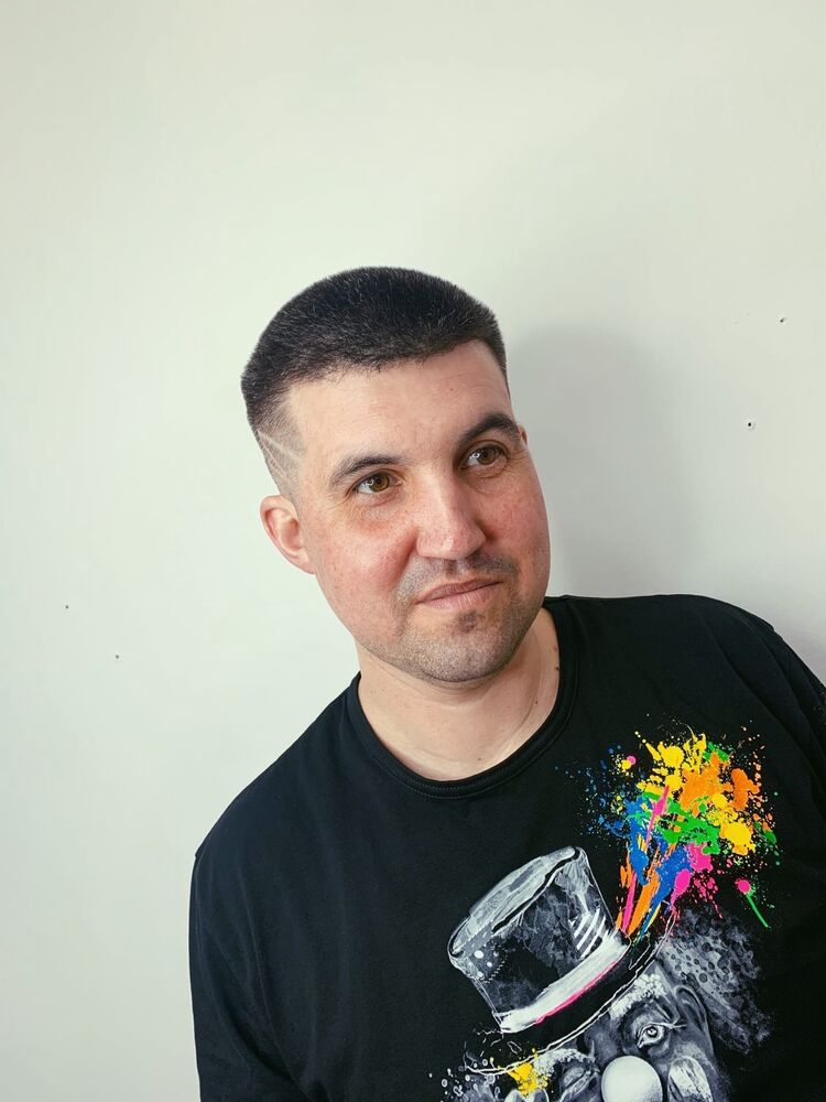  25899915  Vladimir, 41 ,    