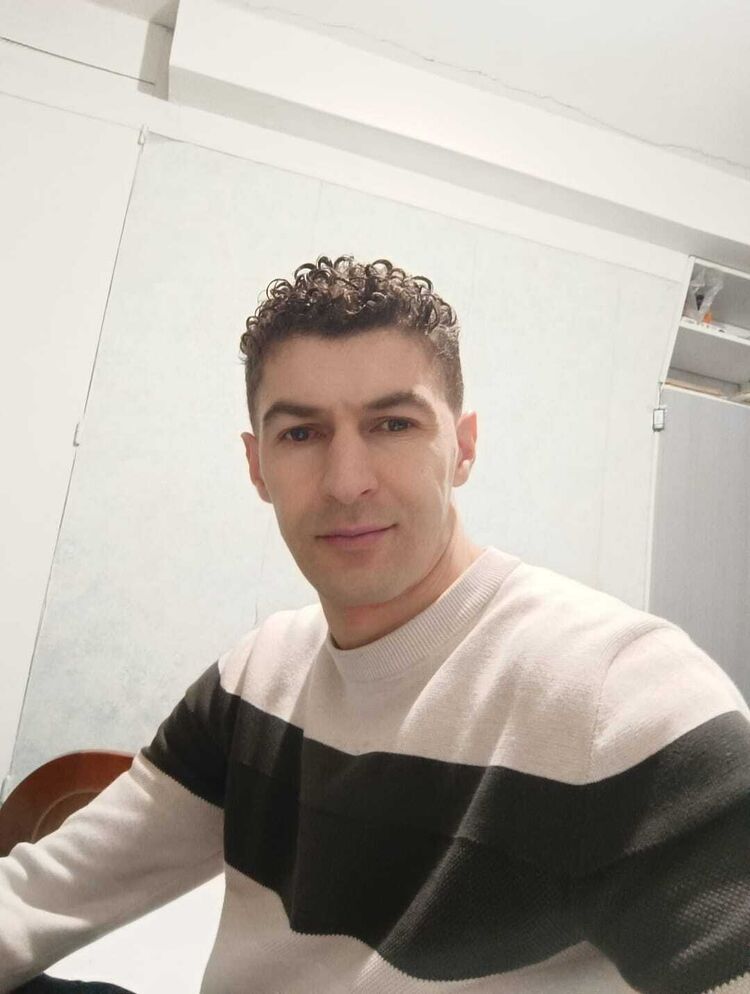 ���� 49683925 ������� Moumouh, 34 ����, ���� ���������� � Algiers