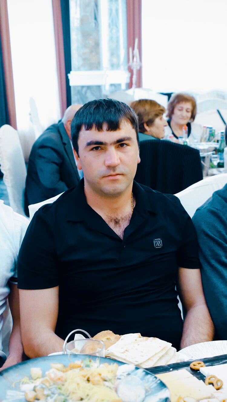  ,   Sam, 32 ,   ,   