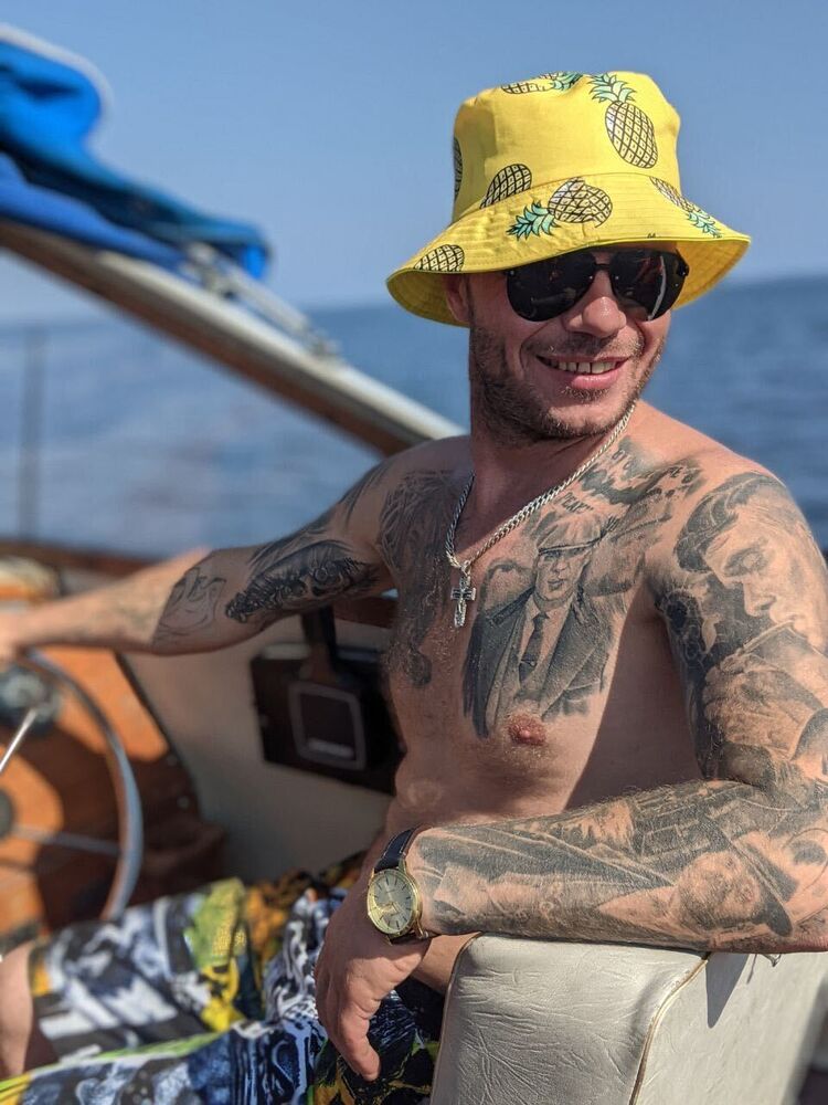  ,   Patrik, 44 ,   ,   , c , 