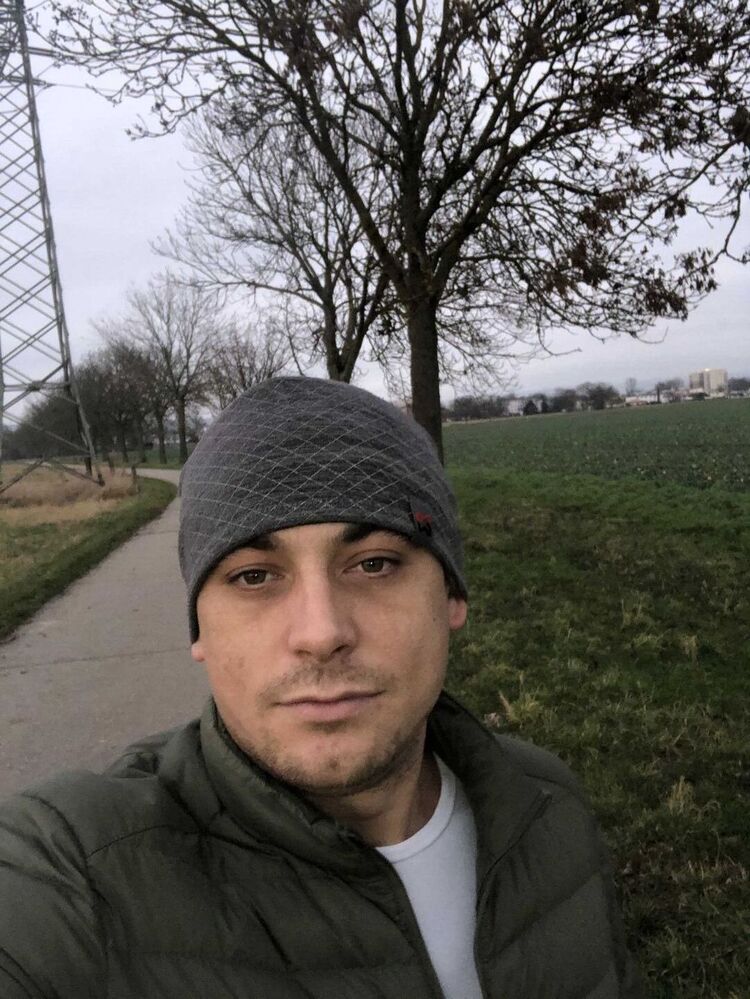  ,   Viorel, 33 ,   ,   