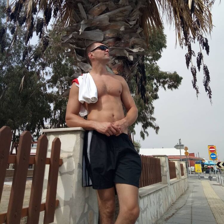  15451025  Maksim, 37 ,    