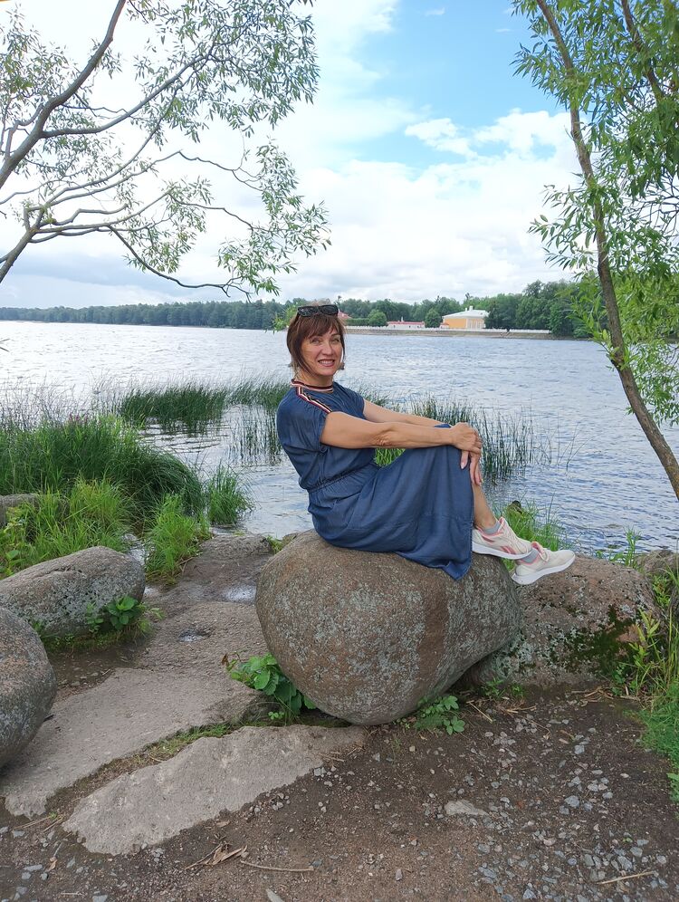  51817165  Lena, 52 ,    